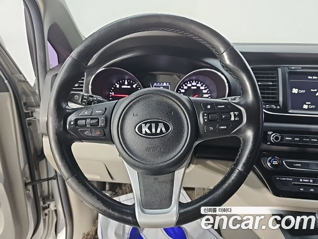 Kia Canival 2016 — photo 9