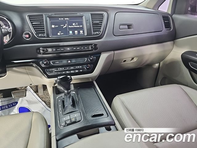 Kia Canival 2016 — photo 10