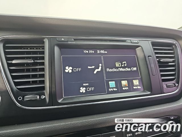 Kia Canival 2016 — photo 14