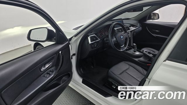BMW 3-Series 2017 — photo 10