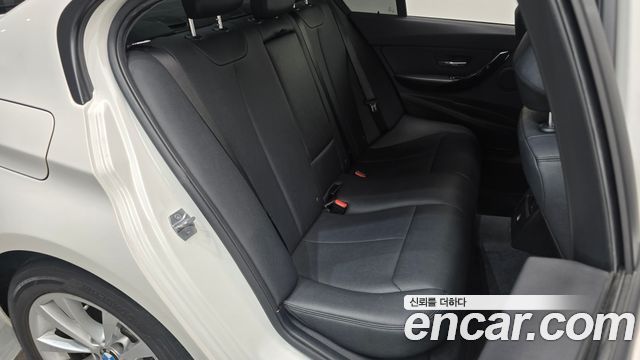 BMW 3-Series 2017 — photo 11