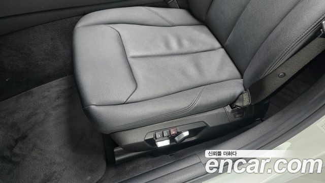 BMW 3-Series 2017 — photo 17