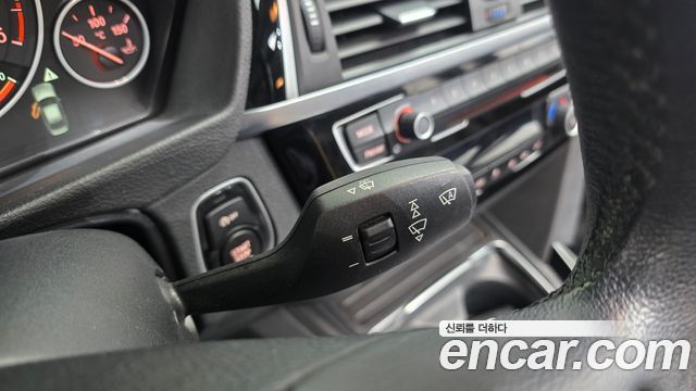 BMW 3-Series 2017 — photo 18