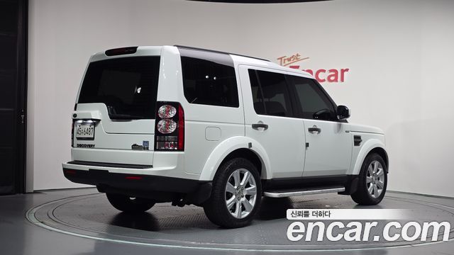 Land Rover Discovery 2015 — photo 2