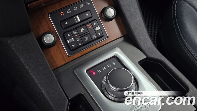 Land Rover Discovery 2015 — photo 12