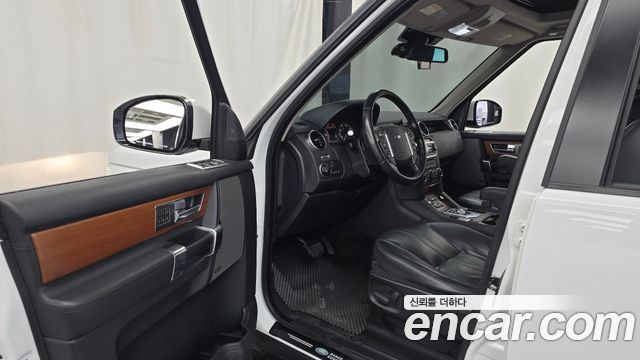 Land Rover Discovery 2015 — photo 13