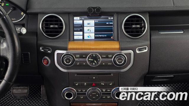 Land Rover Discovery 2015 — photo 18