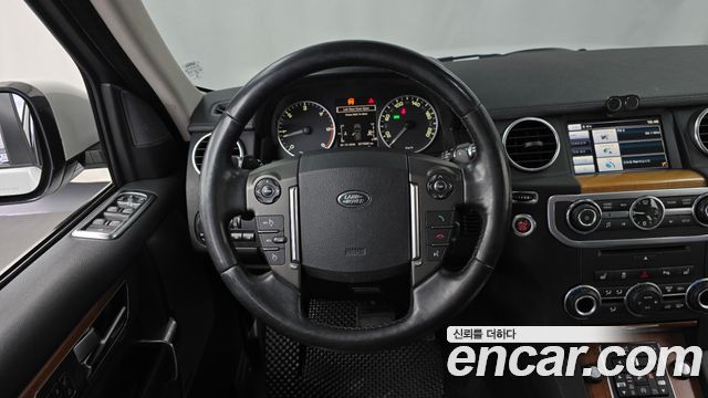 Land Rover Discovery 2015 — photo 19
