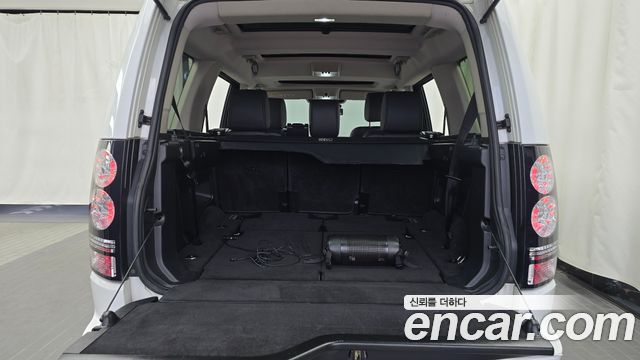 Land Rover Discovery 2015 — photo 22