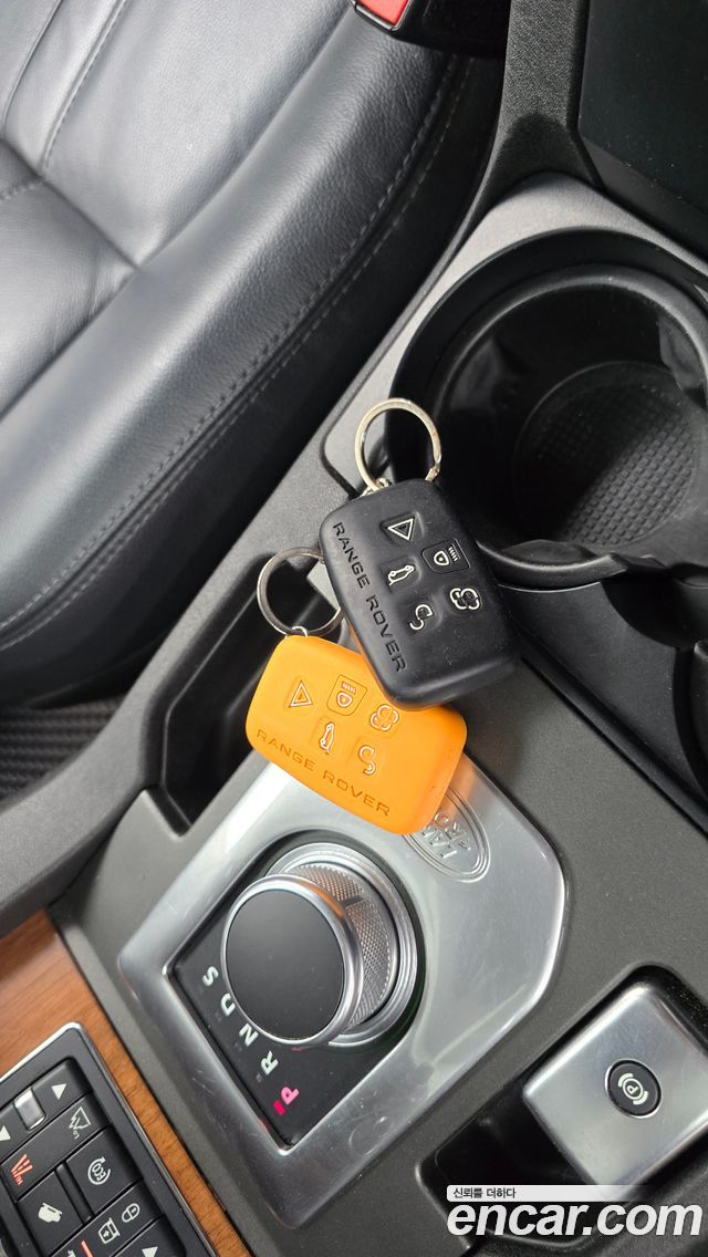 Land Rover Discovery 2015 — photo 23