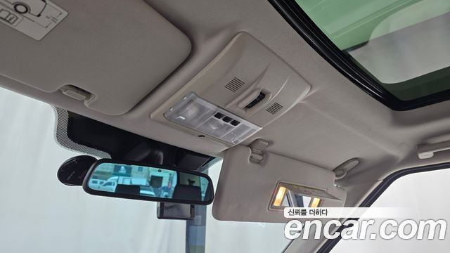 Land Rover Discovery 2015 — photo 25