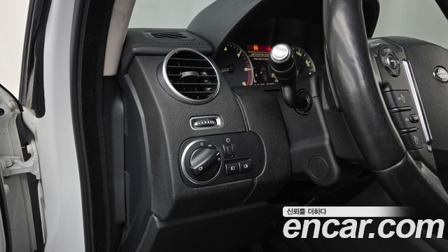 Land Rover Discovery 2015 — photo 26
