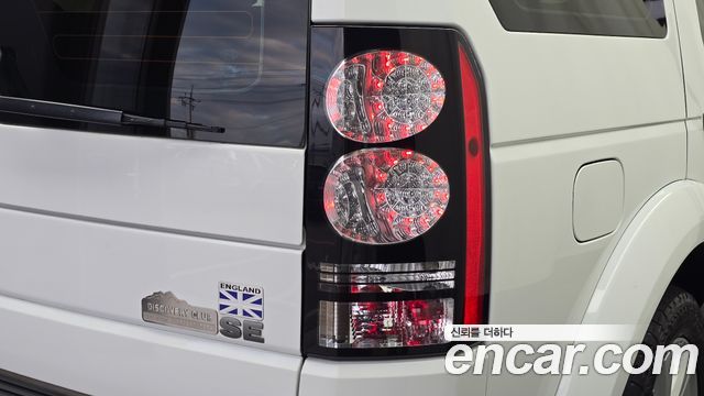 Land Rover Discovery 2015 — photo 9