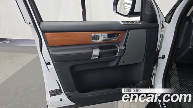 Land Rover Discovery 2015 — photo 14