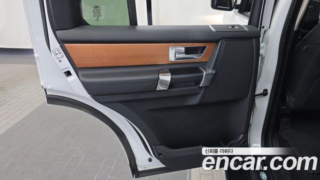 Land Rover Discovery 2015 — photo 15