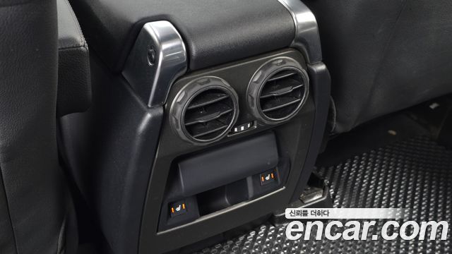 Land Rover Discovery 2015 — photo 31