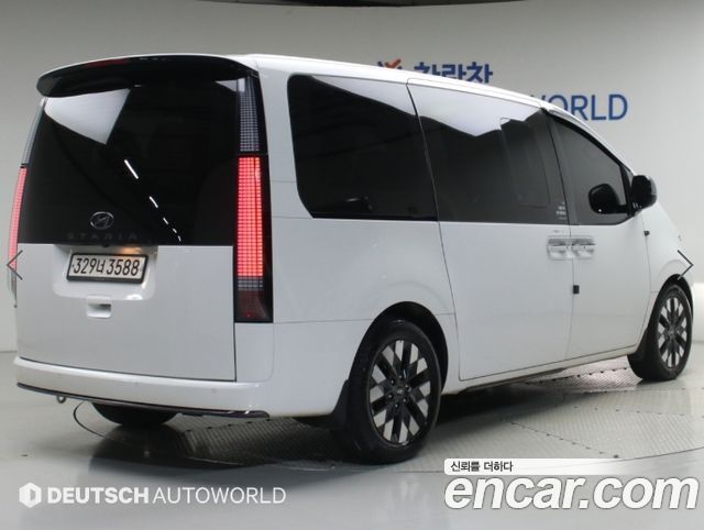 Hyundai Staria 2022 — photo 2