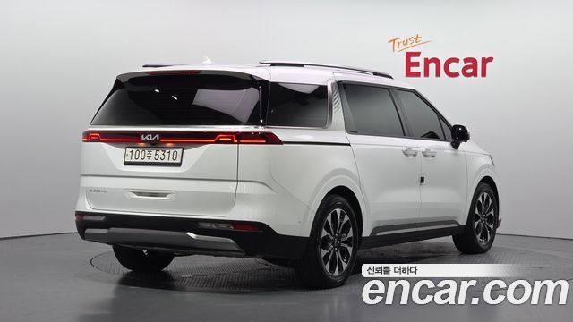 Kia Canival 2023 — photo 2