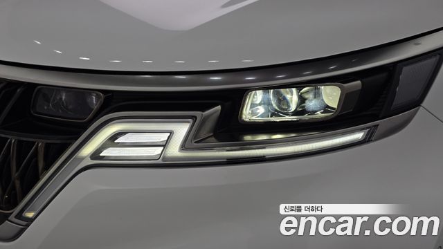 Kia Canival 2023 — photo 8