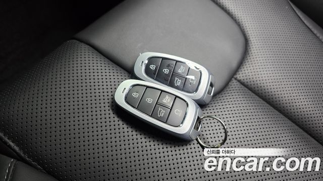 Hyundai Santafe 2023 — photo 26