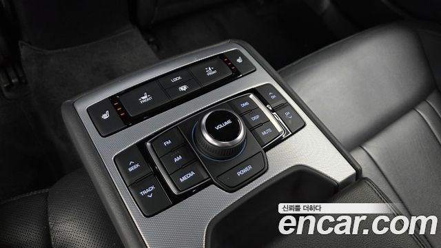 Genesis G80 2017 — photo 24