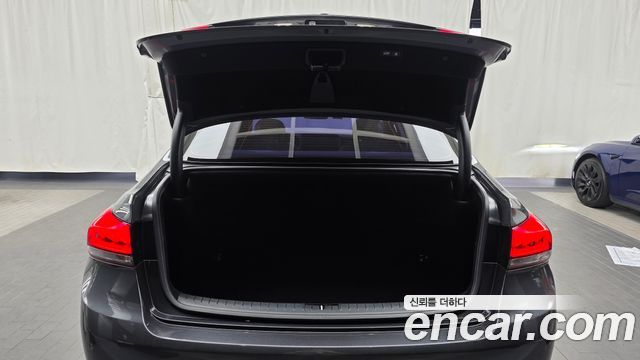 Genesis G80 2017 — photo 26