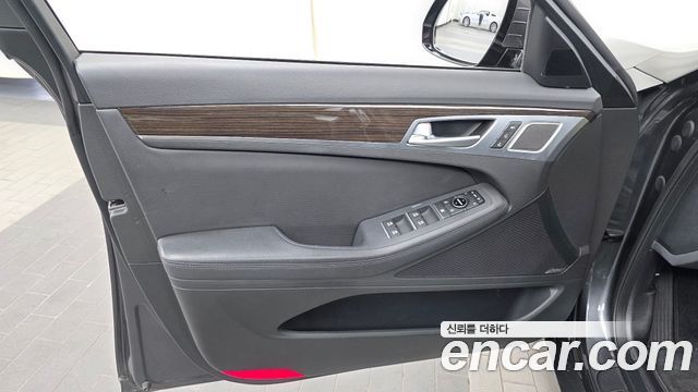 Genesis G80 2017 — photo 14
