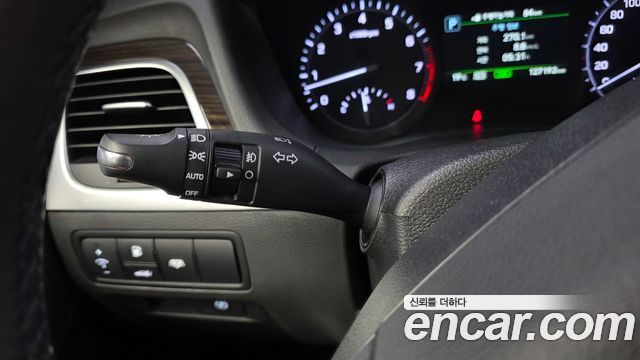 Genesis G80 2017 — photo 30
