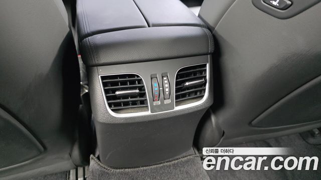 Genesis G80 2017 — photo 32