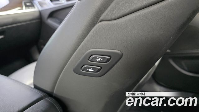 Genesis G80 2017 — photo 33