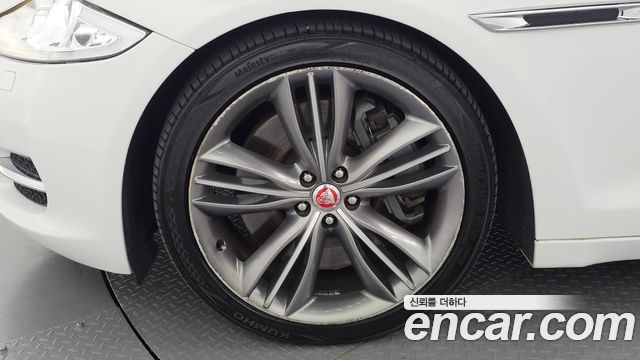 Jaguar XJ 2014 — photo 5