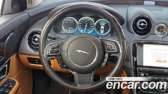 Jaguar XJ 2014 — photo 11