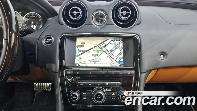 Jaguar XJ 2014 — photo 12