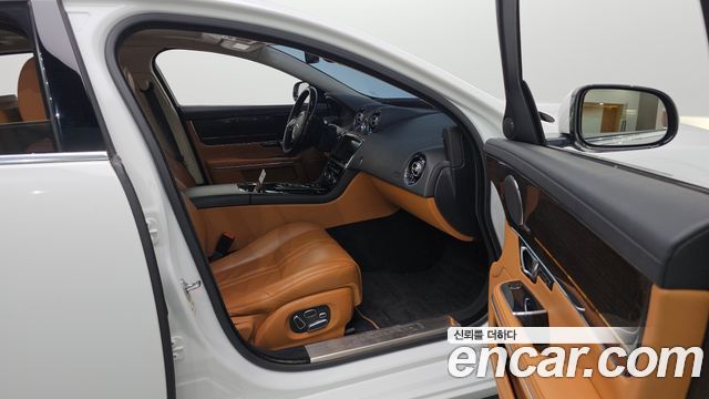 Jaguar XJ 2014 — photo 17