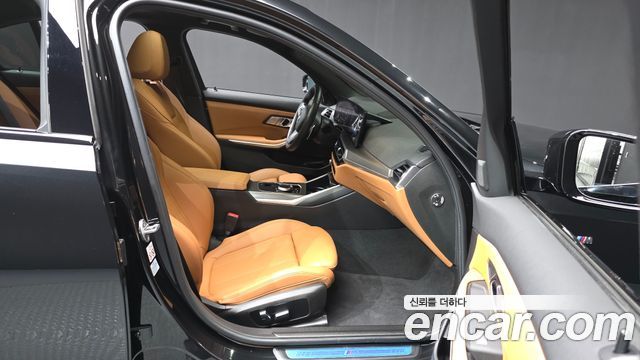 BMW 3-Series 2023 — photo 11
