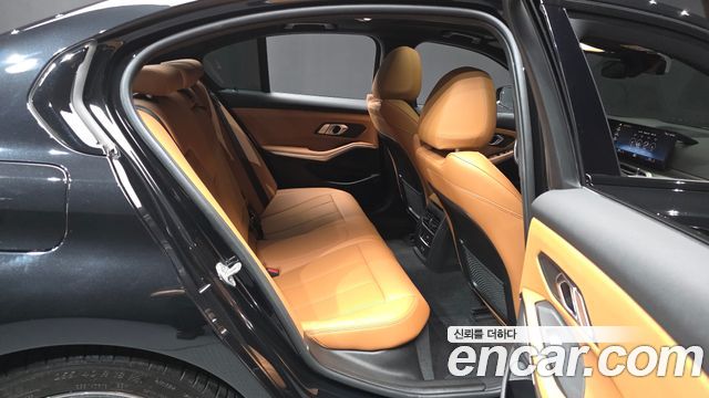BMW 3-Series 2023 — photo 12