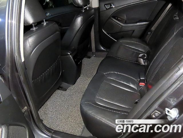 Kia K5 2011 — photo 7