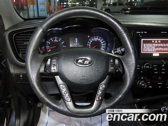 Kia K5 2011 — photo 8