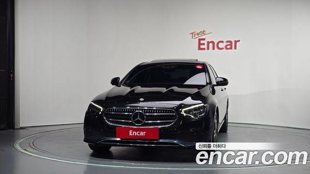 Mercedes-Benz E-Class 2023 — photo 3