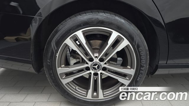 Mercedes-Benz E-Class 2023 — photo 5