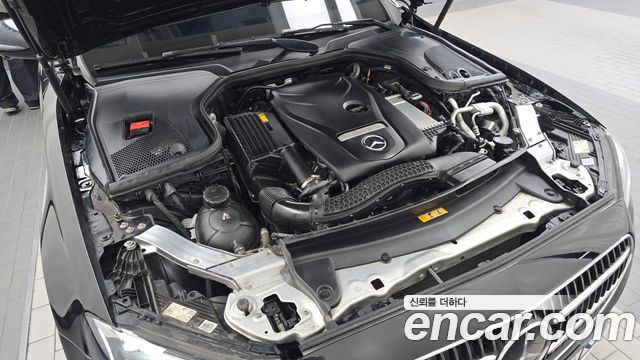 Mercedes-Benz E-Class 2023 — photo 6
