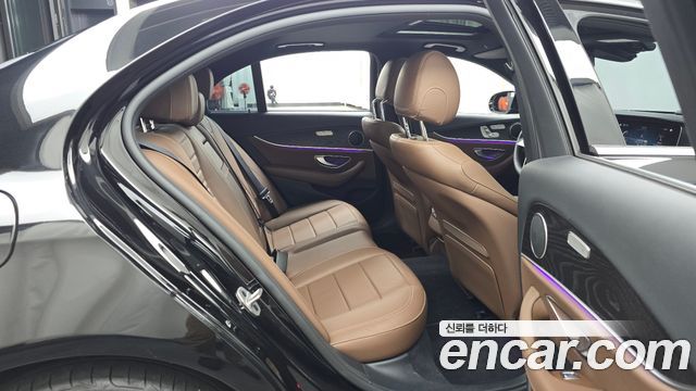 Mercedes-Benz E-Class 2023 — photo 18