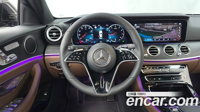 Mercedes-Benz E-Class 2023 — photo 19