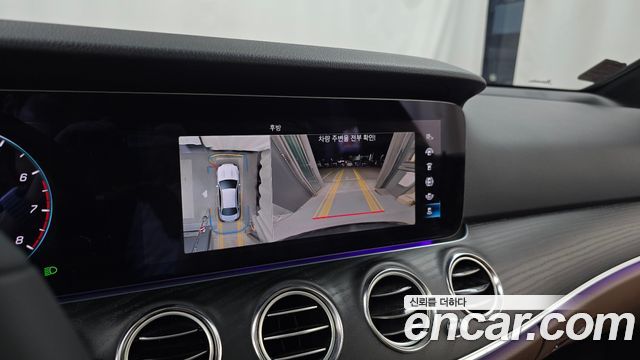 Mercedes-Benz E-Class 2023 — photo 21
