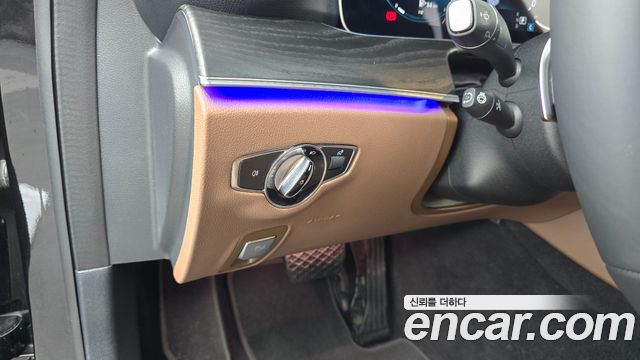 Mercedes-Benz E-Class 2023 — photo 22