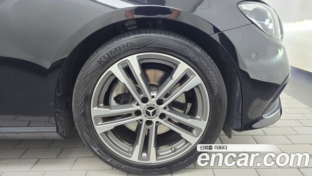 Mercedes-Benz E-Class 2023 — photo 7