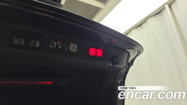 Mercedes-Benz E-Class 2023 — photo 27
