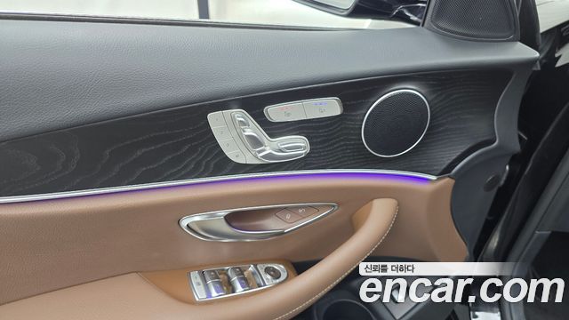 Mercedes-Benz E-Class 2023 — photo 28