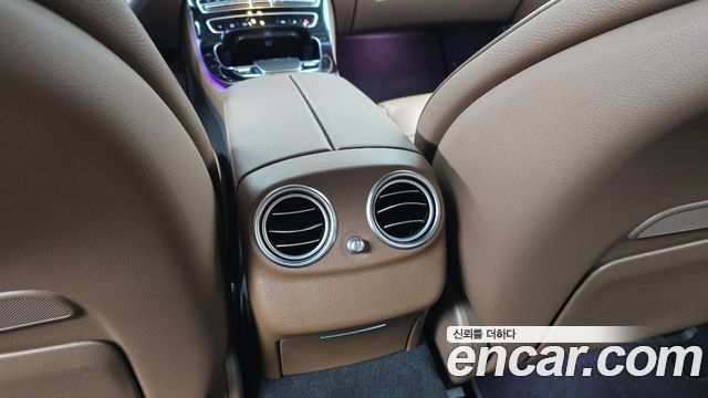 Mercedes-Benz E-Class 2023 — photo 31