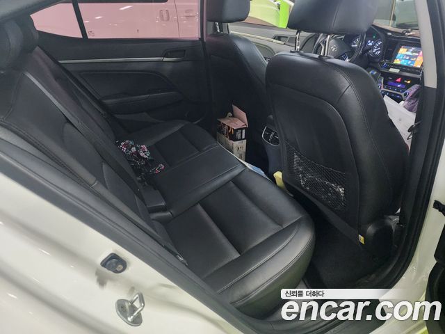Hyundai AVANTE 2016 — photo 9